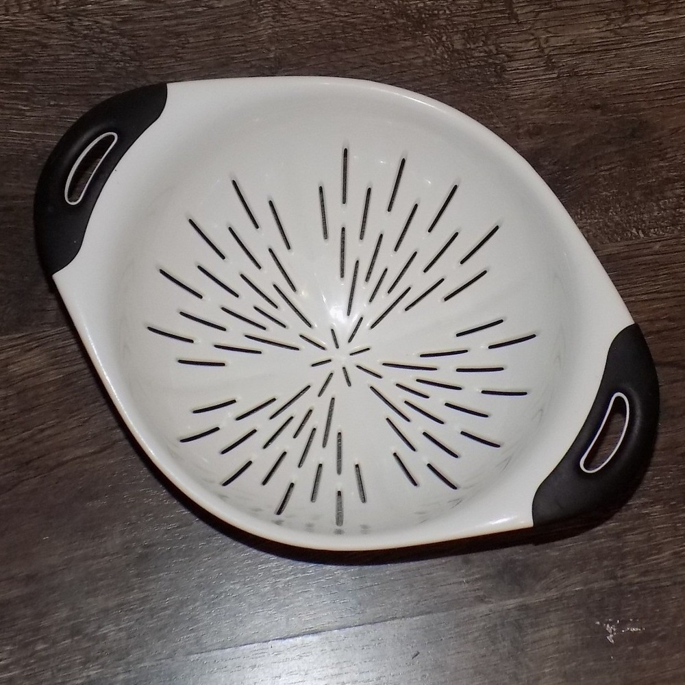 OXO Good Grips Colander Kitchen Strainer White Excellent Non-Slip Handle